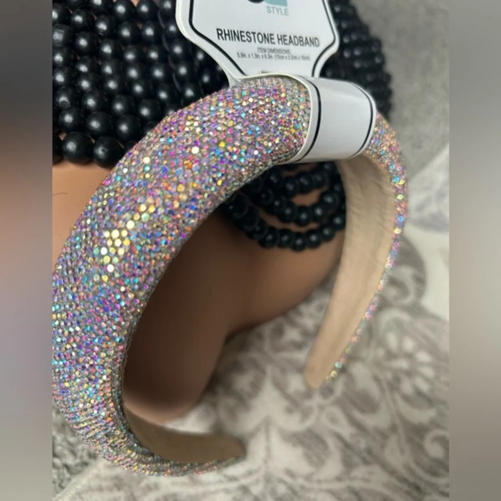 ✨ NWT Elegant Crystal Embellished Headband